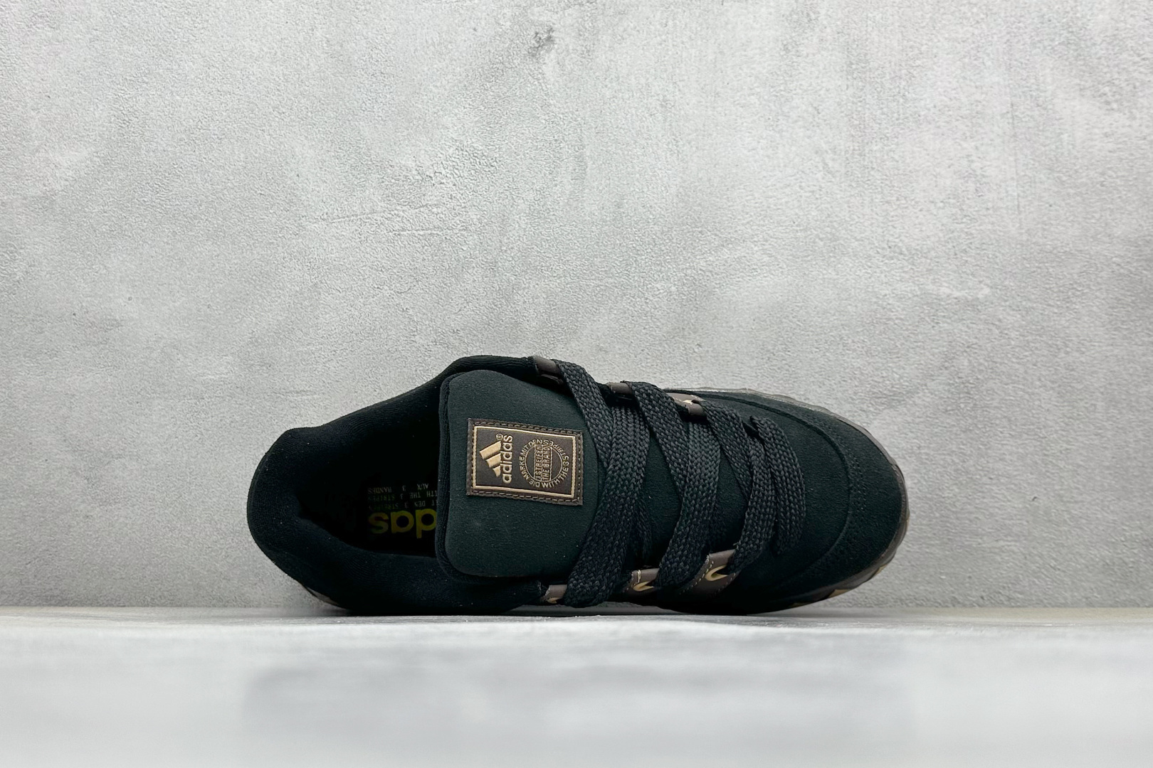 TG版 Adidas Adimatic Low 马蒂奇系列低帮 复古鲨鱼面包鞋运动休闲滑板板鞋 JR8034