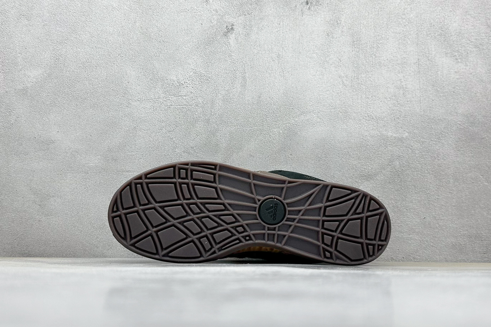 TG版 Adidas Adimatic Low 马蒂奇系列低帮 复古鲨鱼面包鞋运动休闲滑板板鞋 JR8034