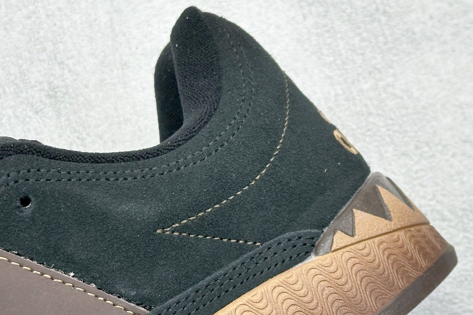 TG版 Adidas Adimatic Low 马蒂奇系列低帮 复古鲨鱼面包鞋运动休闲滑板板鞋 JR8034