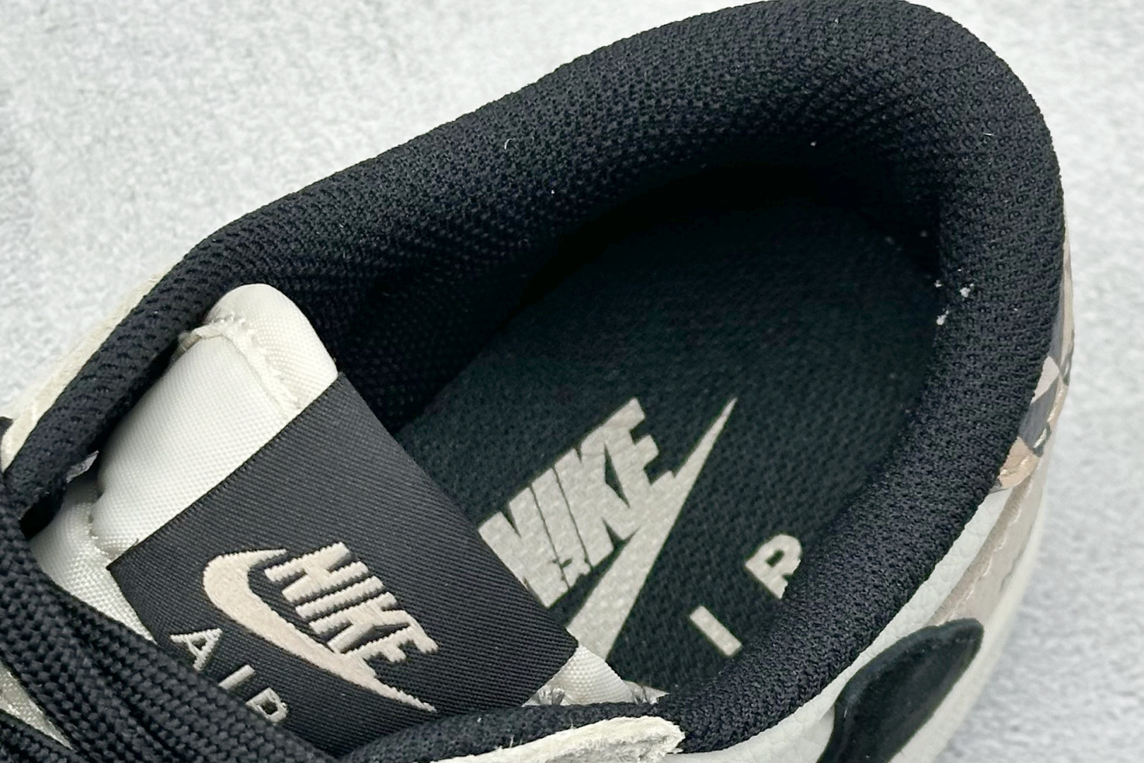 Travis Scott x Nike Air Jordan 1 Low x The North Face Air Jordan 1 Low 反转米黑翻毛倒钩 DM7866-102