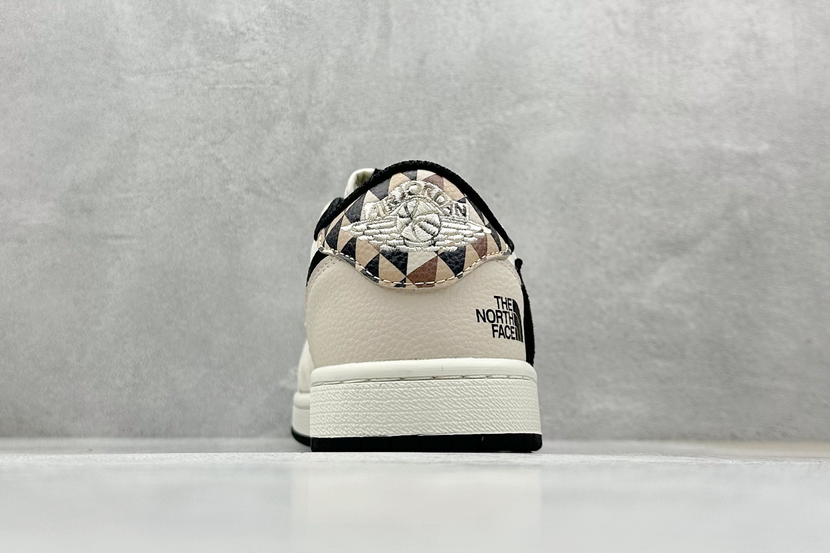 Travis Scott x Nike Air Jordan 1 Low x The North Face Air Jordan 1 Low 反转米黑翻毛倒钩 DM7866-102