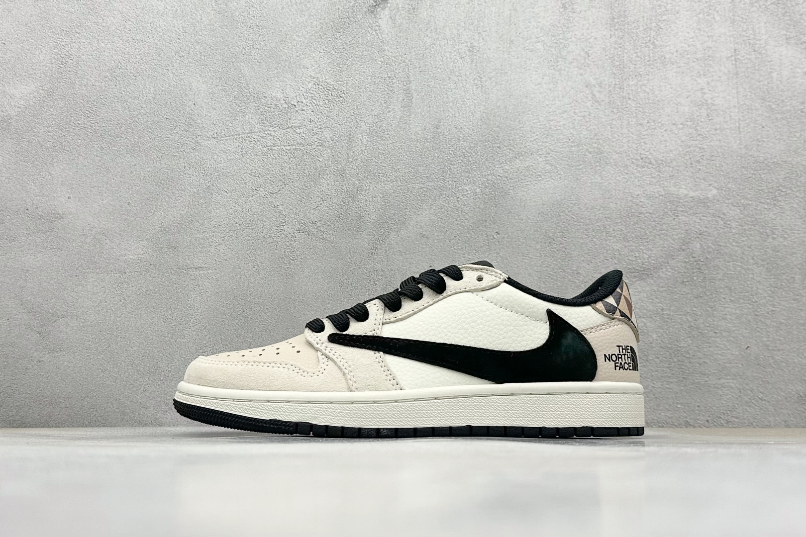 Travis Scott x Nike Air Jordan 1 Low x The North Face Air Jordan 1 Low 反转米黑翻毛倒钩 DM7866-102