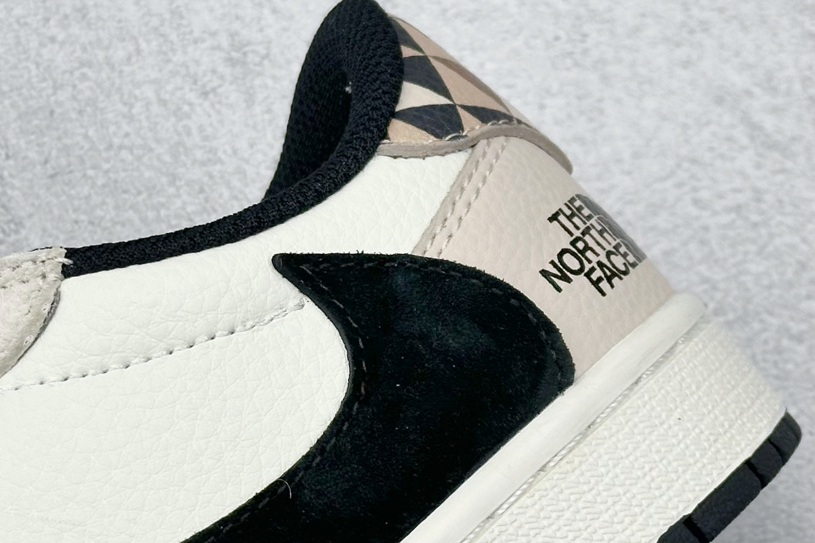 Travis Scott x Nike Air Jordan 1 Low x The North Face Air Jordan 1 Low 反转米黑翻毛倒钩 DM7866-102