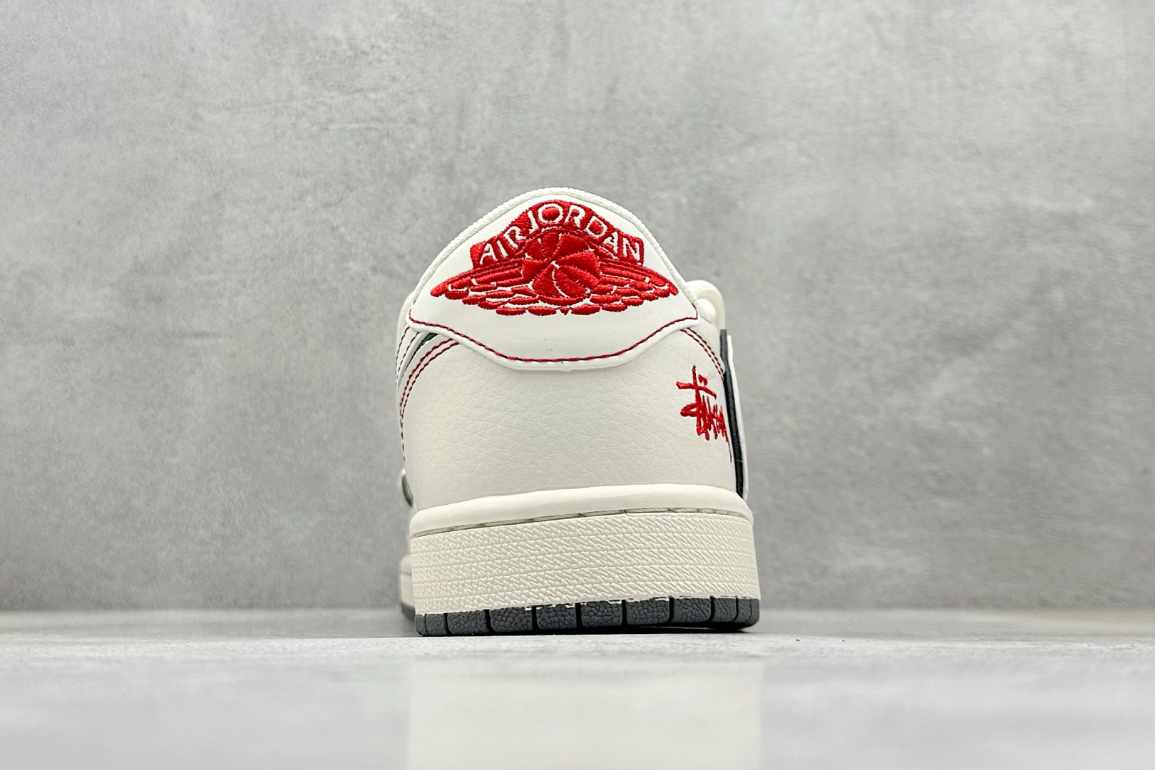 Travis Scott x Nike Air Jordan 1 Low x Stussy 米红缝线 Air Jordan 1 Low 反转米红缝线满天星绑带倒钩 SJ0086-136