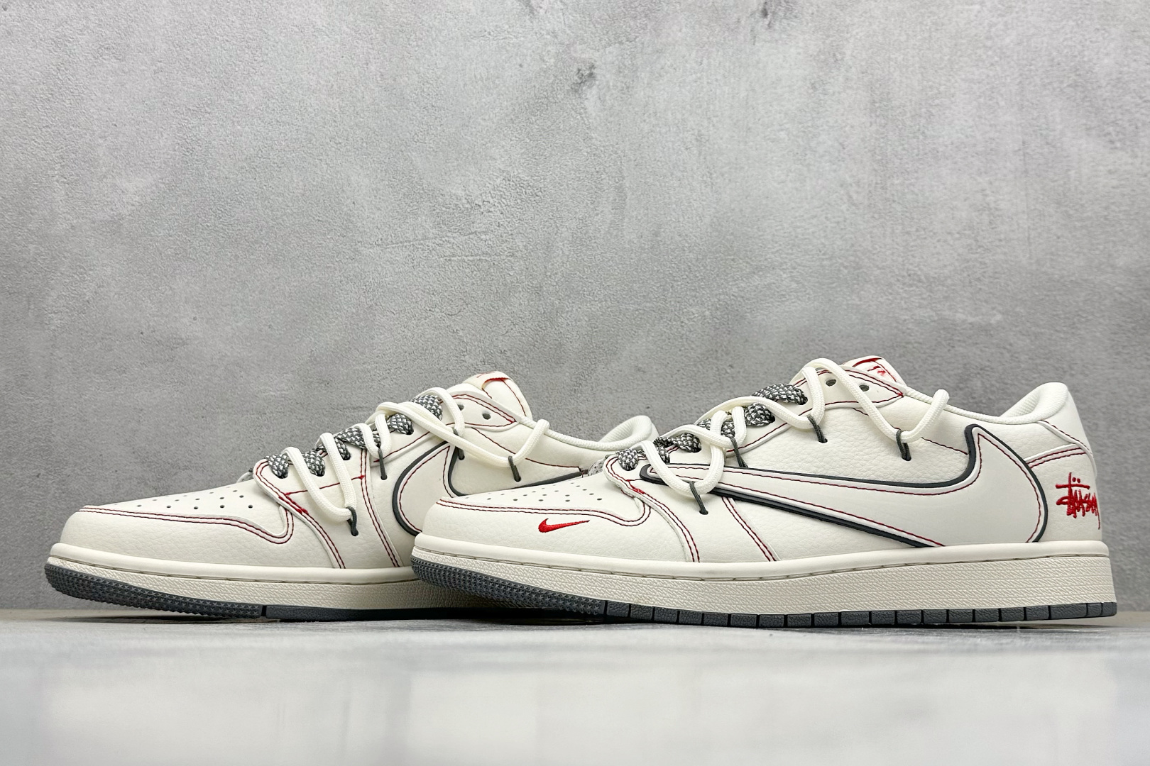 Travis Scott x Nike Air Jordan 1 Low x Stussy 米红缝线 Air Jordan 1 Low 反转米红缝线满天星绑带倒钩 SJ0086-136