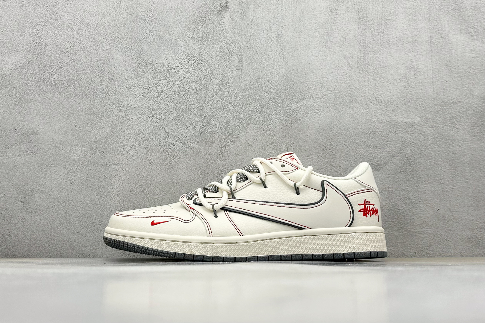 Travis Scott x Nike Air Jordan 1 Low x Stussy 米红缝线 Air Jordan 1 Low 反转米红缝线满天星绑带倒钩 SJ0086-136