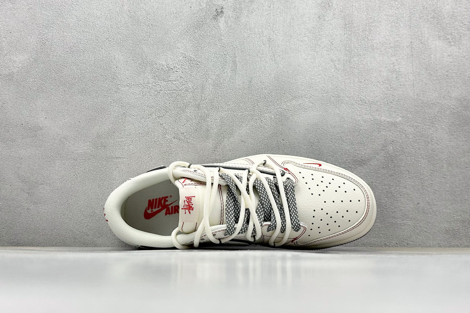 Travis Scott x Nike Air Jordan 1 Low x Stussy 米红缝线 Air Jordan 1 Low 反转米红缝线满天星绑带倒钩 SJ0086-136