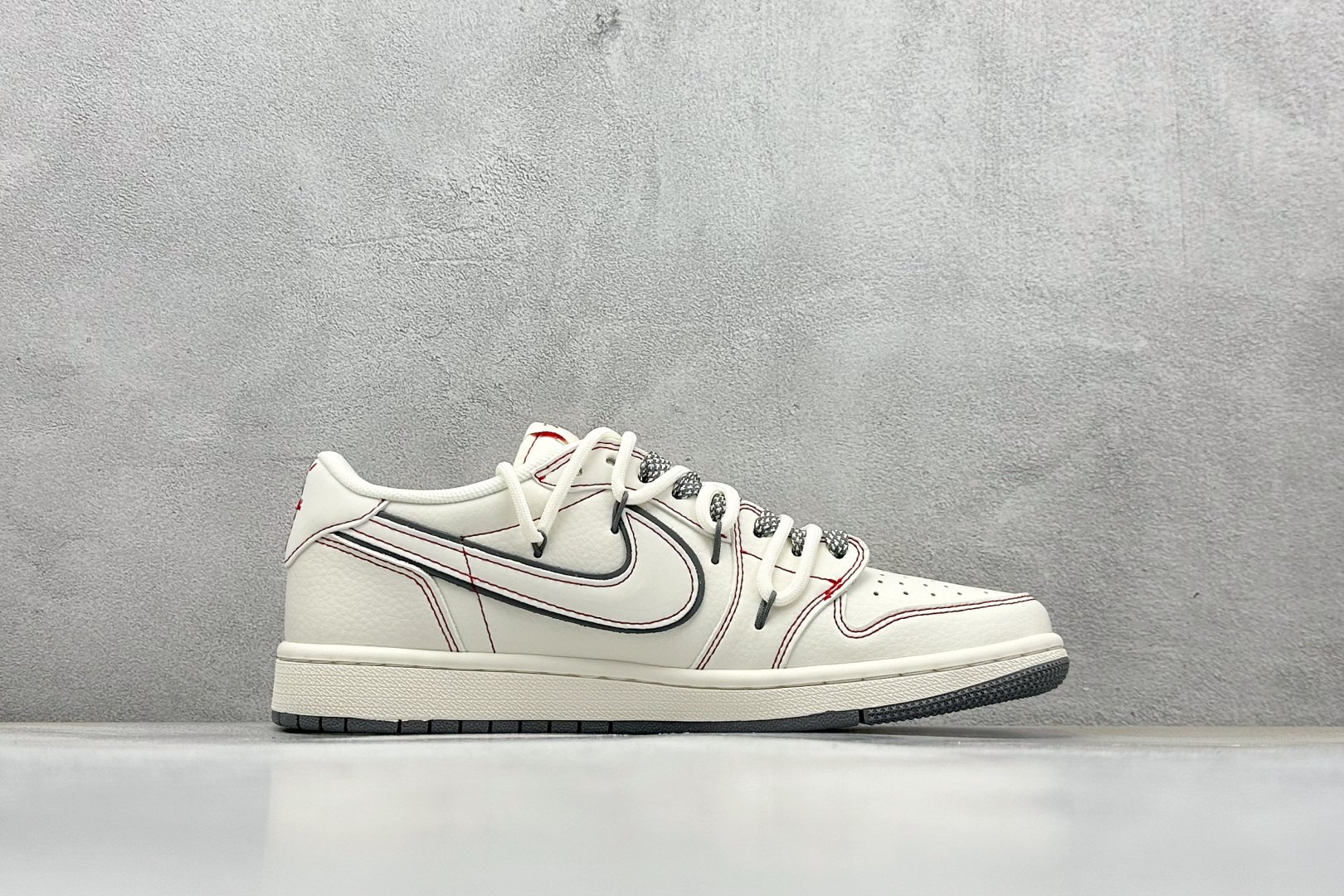 Travis Scott x Nike Air Jordan 1 Low x Stussy 米红缝线 Air Jordan 1 Low 反转米红缝线满天星绑带倒钩 SJ0086-136