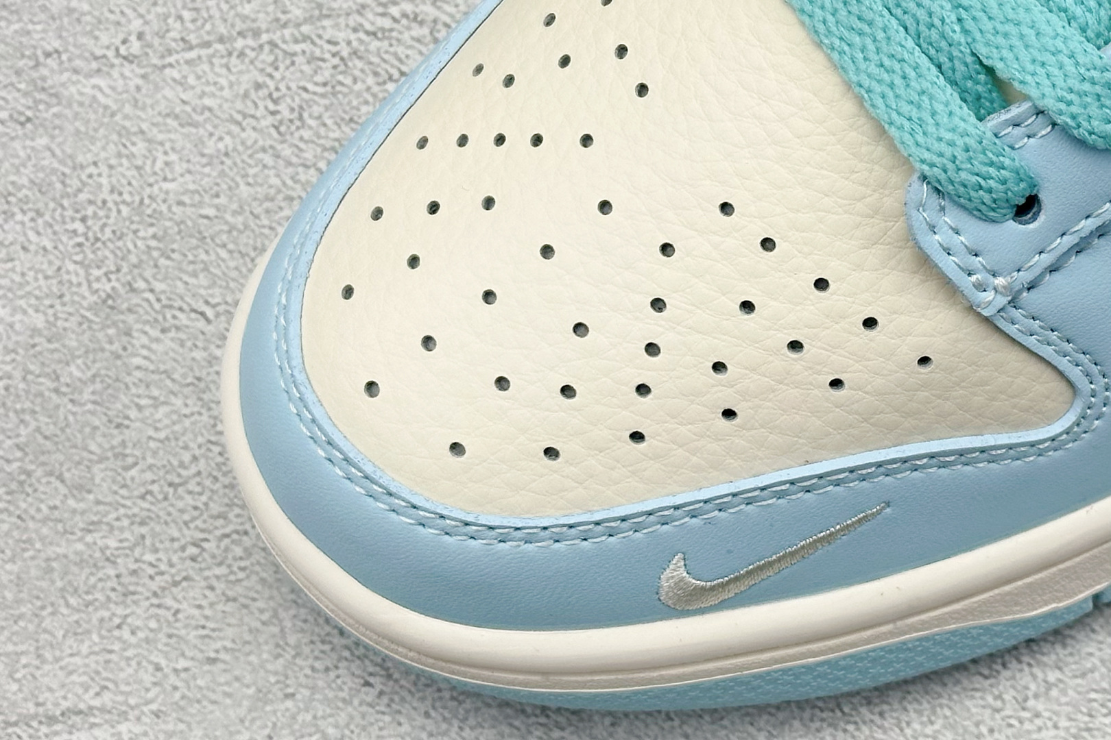 Nike SB Dunk Low 迪奥联名 涂鸦蓝勾 周年高端定制 低帮休闲板鞋 KK1333-037