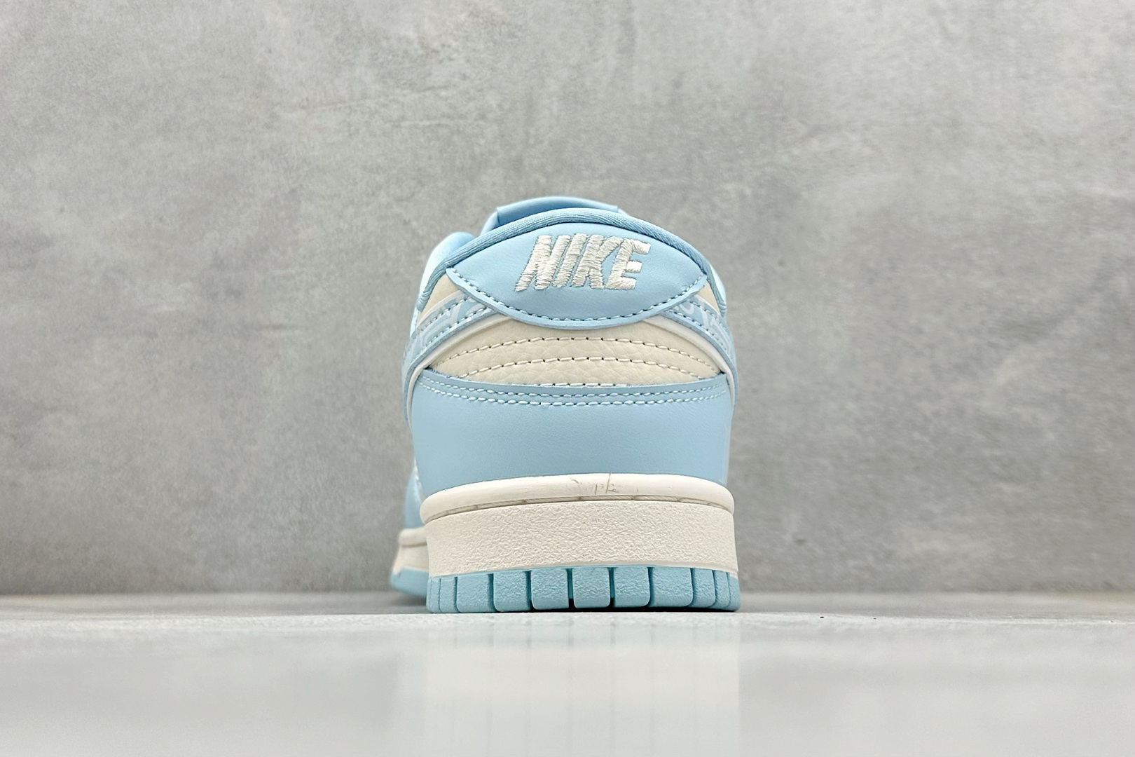 Nike SB Dunk Low 迪奥联名 涂鸦蓝勾 周年高端定制 低帮休闲板鞋 KK1333-037