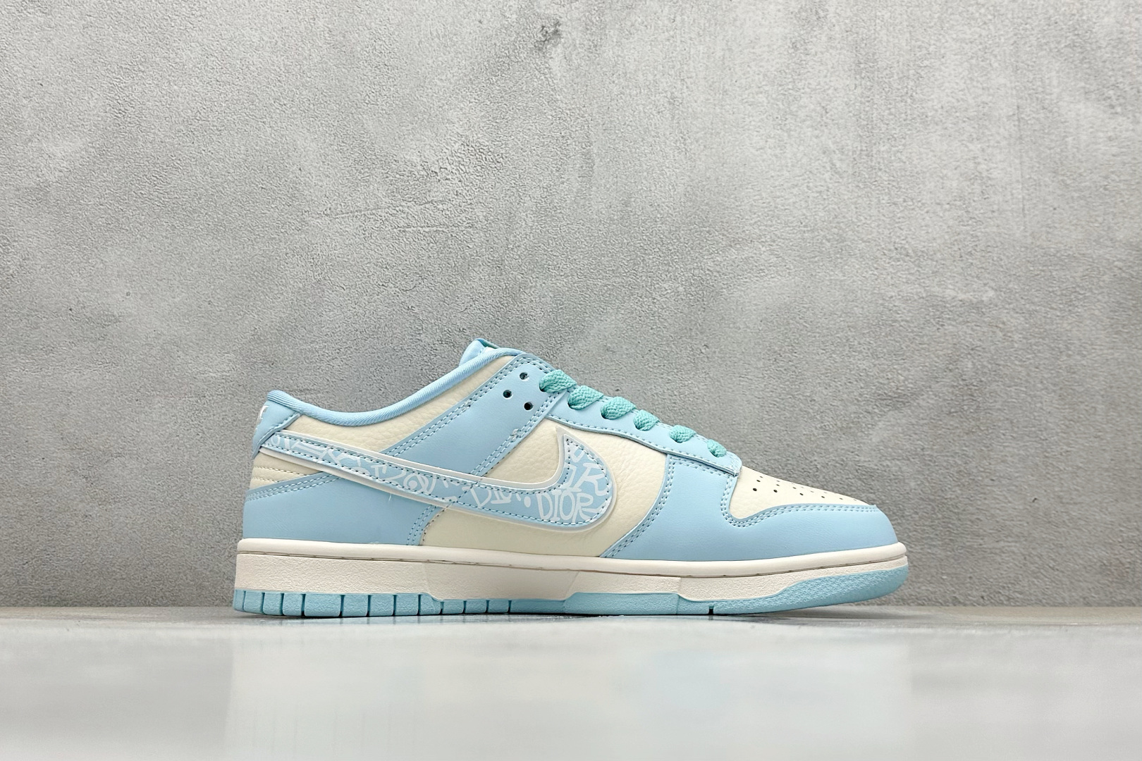 Nike SB Dunk Low 迪奥联名 涂鸦蓝勾 周年高端定制 低帮休闲板鞋 KK1333-037