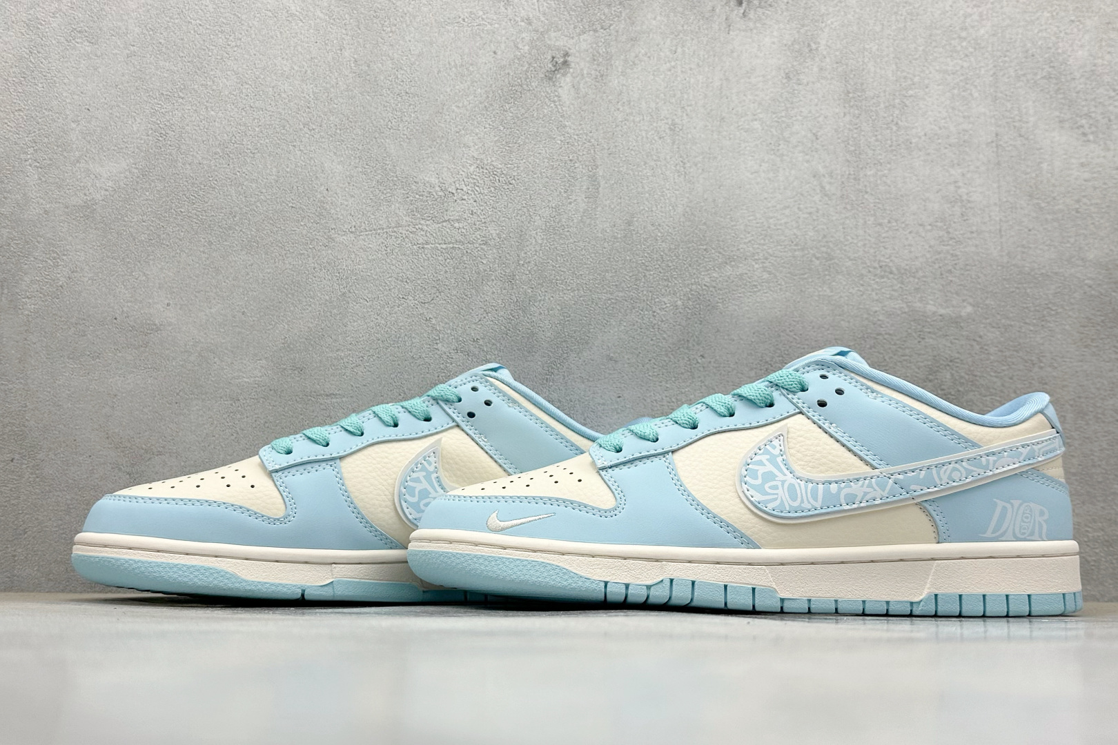 Nike SB Dunk Low 迪奥联名 涂鸦蓝勾 周年高端定制 低帮休闲板鞋 KK1333-037