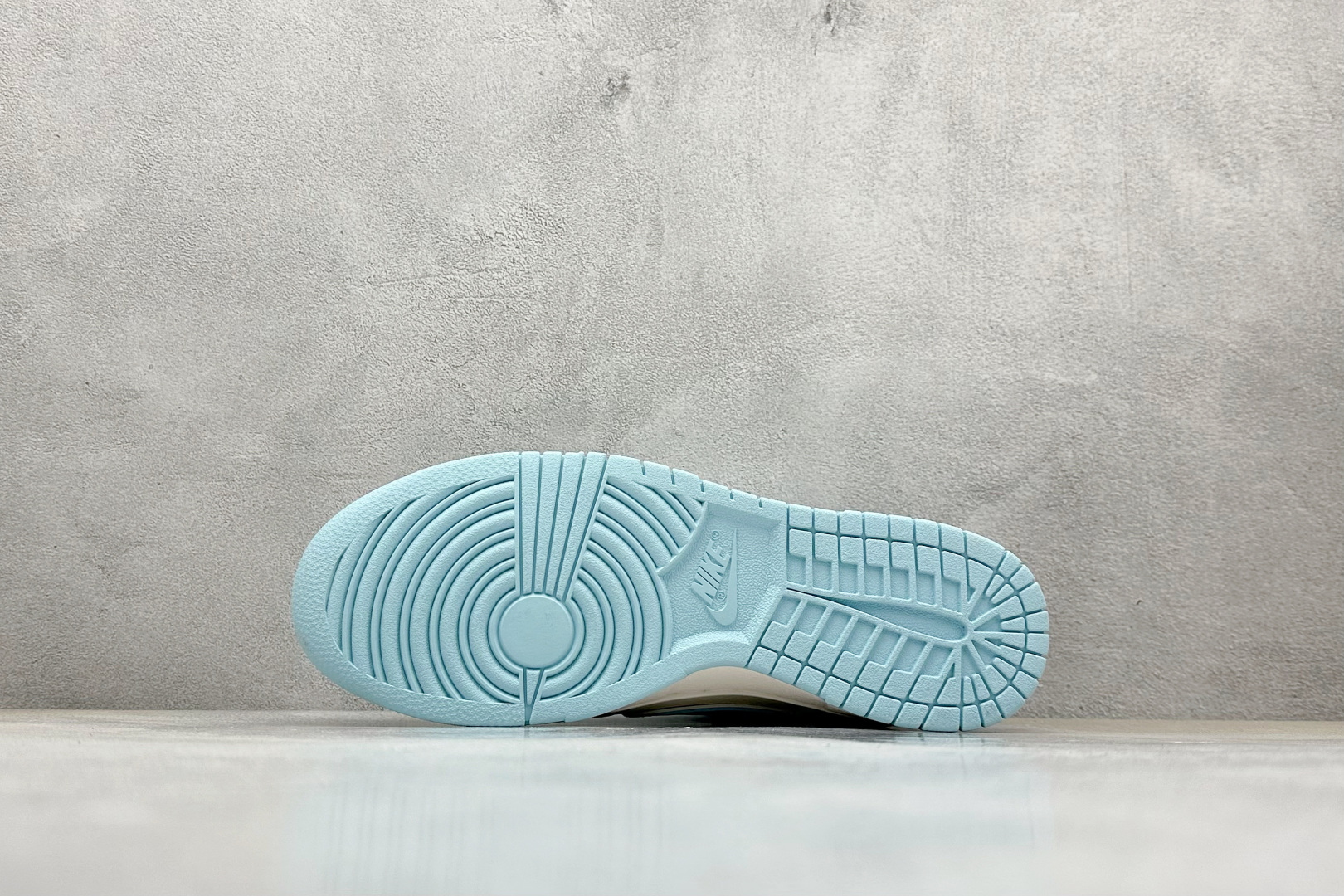 Nike SB Dunk Low 迪奥联名 涂鸦蓝勾 周年高端定制 低帮休闲板鞋 KK1333-037