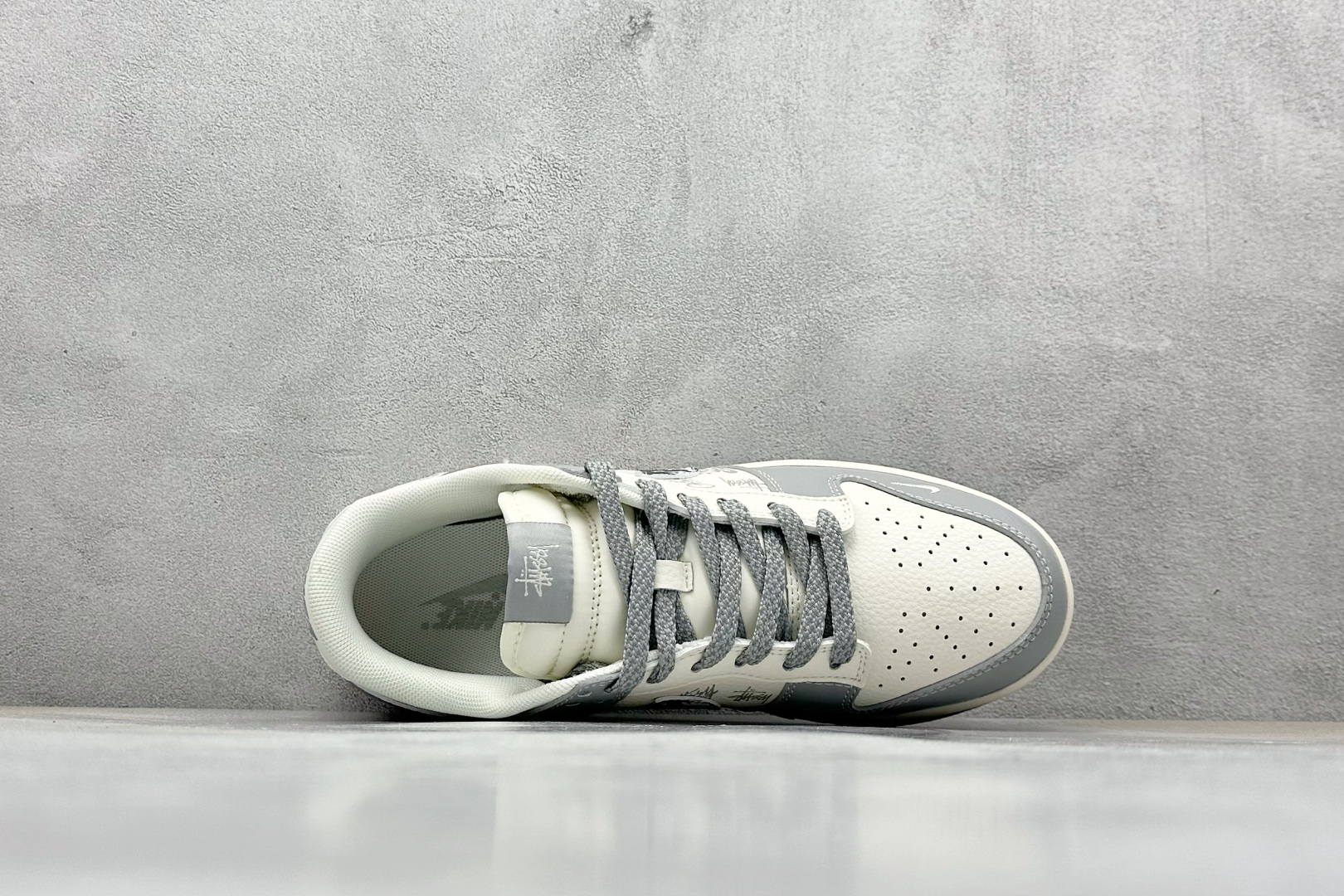 Nike SB Dunk Low 斯图西联名 亮灰涂鸦 周年高端定制 低帮休闲板鞋 XS6089-588