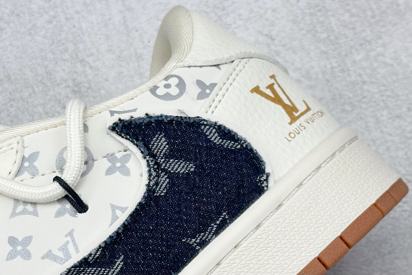 Travis Scott x Fragment Design x Air Jordan 1 Low OG SP AJ1 LV联名 生胶底抽绳 低帮文化休闲板鞋 DM6868-110