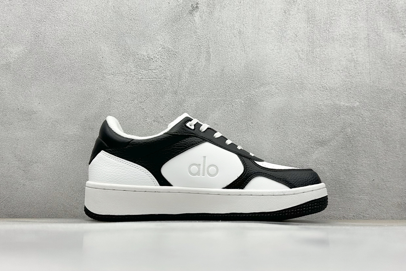 Alo Yoga Recovery Mode 人气单品 舒适简约防滑耐磨低帮休闲板鞋