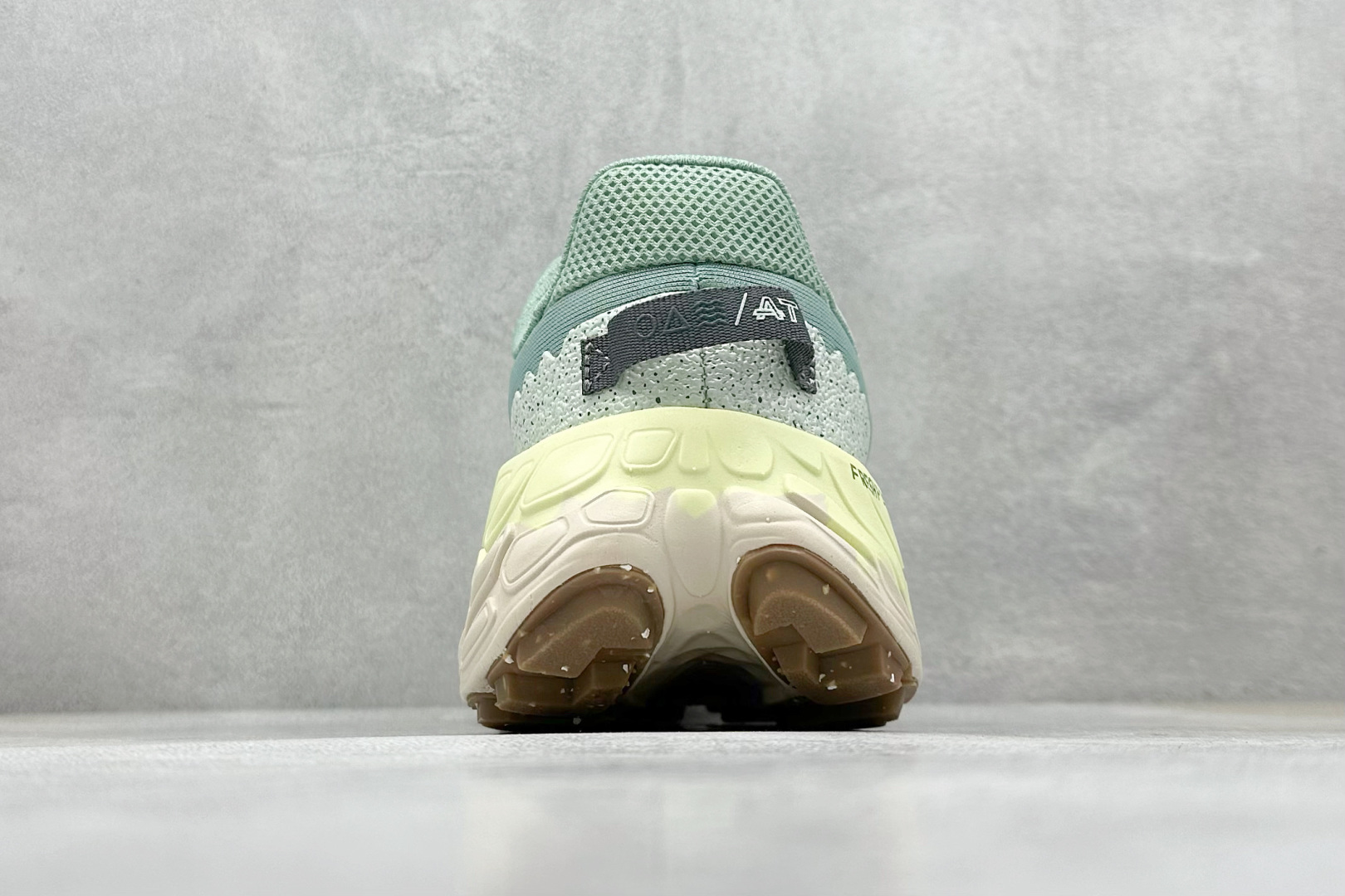 New Balance NB Fresh Foam X More V3TDS 耐磨防滑低帮跑步鞋 WTMORCB3