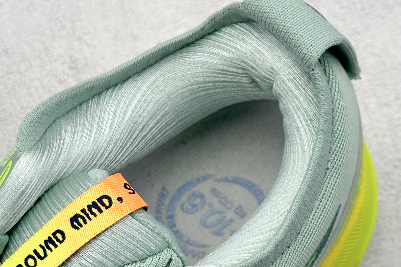Asics Gel-Kayano 31 亚瑟士系列复古舒适织物休闲跑步鞋 1011B929-750