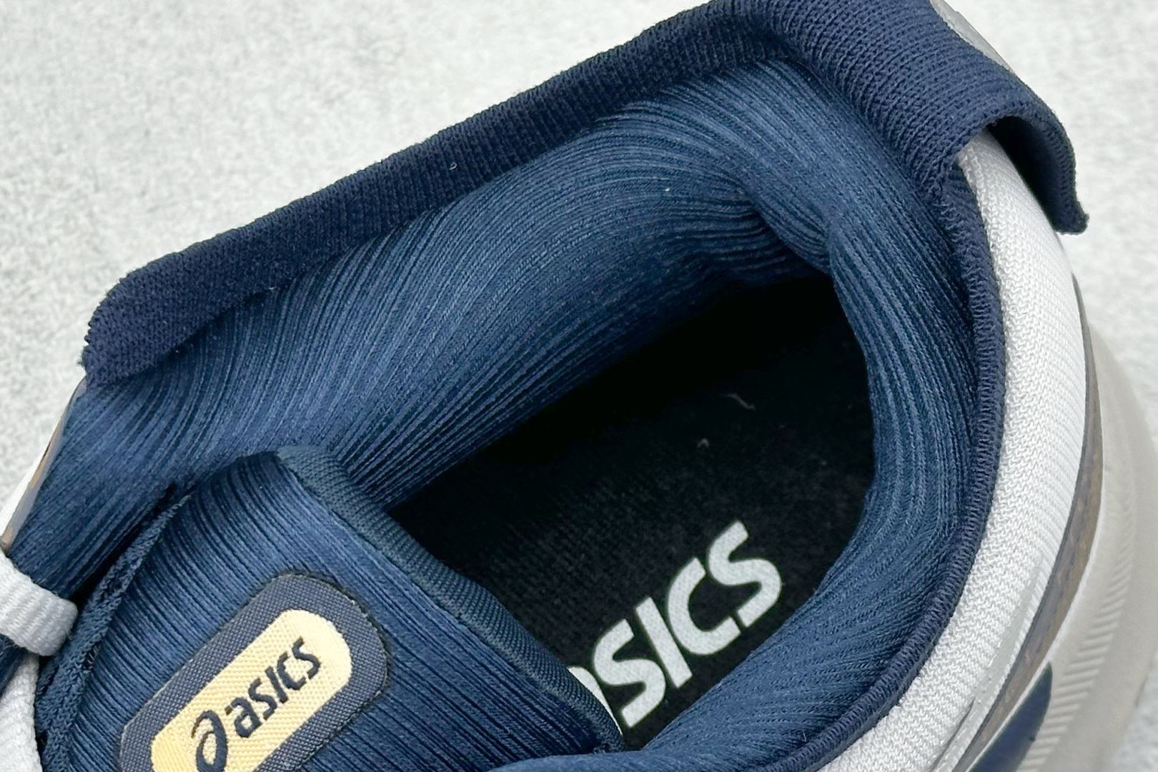 Asics Gel-Kayano 31 亚瑟士系列复古舒适织物休闲跑步鞋 1011B995-100