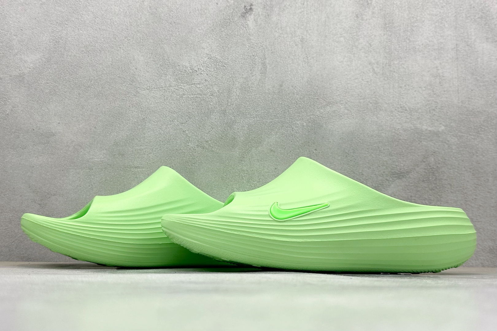 Nike ReactX Rejuven8 Slide 耐克夏日穿搭拖鞋 HV4479-700