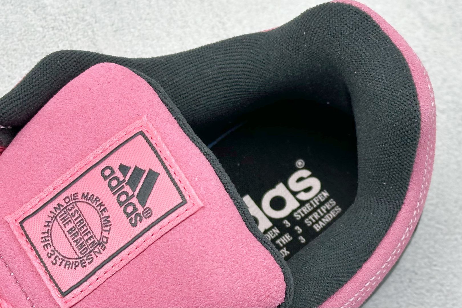 TG版 Adidas Adimatic Low 马蒂奇系列低帮 复古鲨鱼面包鞋运动休闲滑板板鞋 IE7364