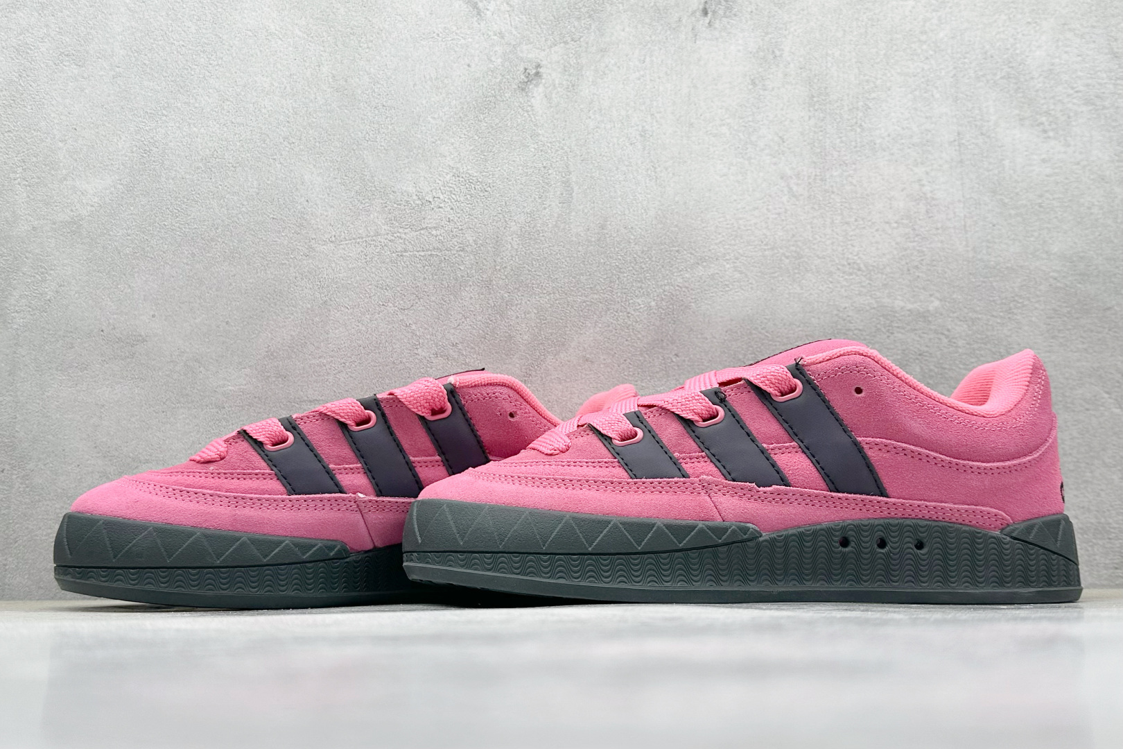 TG版 Adidas Adimatic Low 马蒂奇系列低帮 复古鲨鱼面包鞋运动休闲滑板板鞋 JR8038