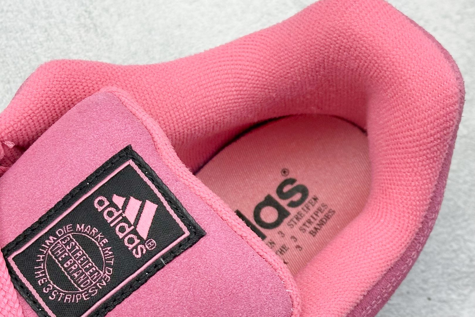 TG版 Adidas Adimatic Low 马蒂奇系列低帮 复古鲨鱼面包鞋运动休闲滑板板鞋 JR8038