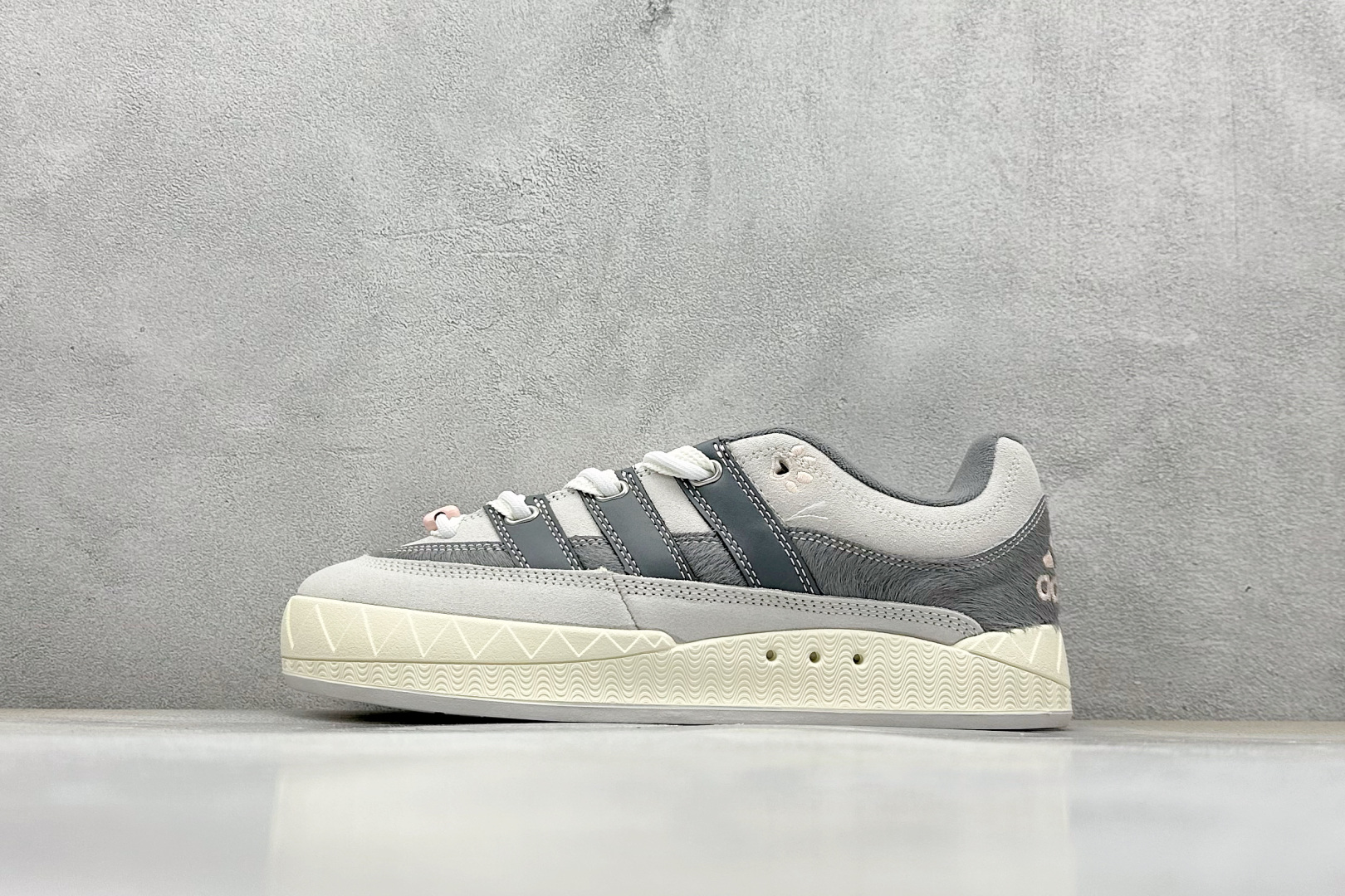 TG版 Adidas Adimatic Low 头层马毛 马蒂奇系列低帮 复古鲨鱼面包鞋运动休闲滑板板鞋 JQ2612