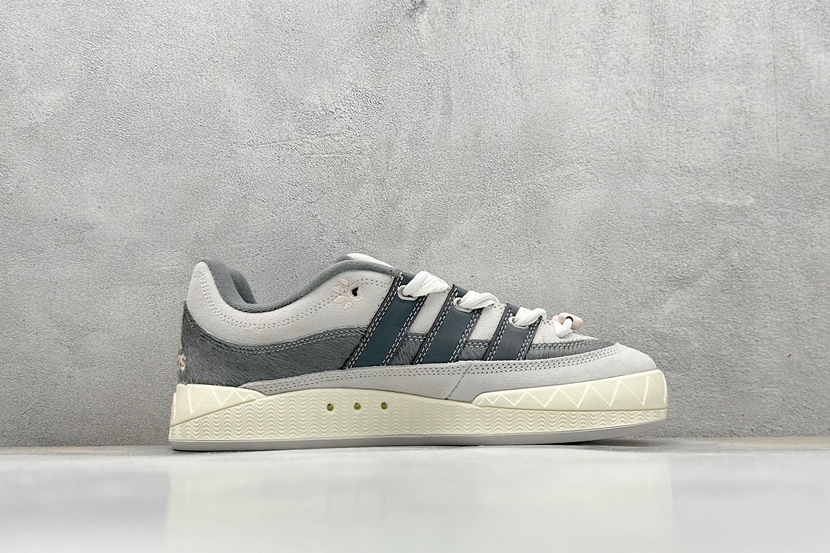 TG版 Adidas Adimatic Low 头层马毛 马蒂奇系列低帮 复古鲨鱼面包鞋运动休闲滑板板鞋 JQ2612