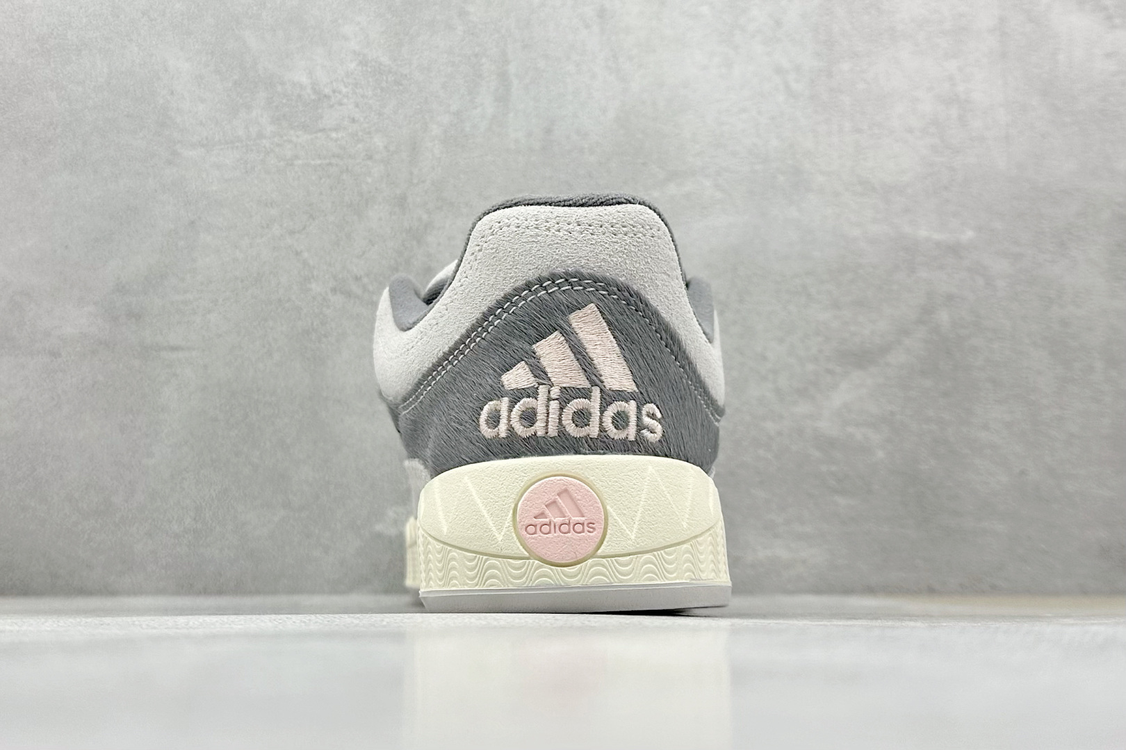 TG版 Adidas Adimatic Low 头层马毛 马蒂奇系列低帮 复古鲨鱼面包鞋运动休闲滑板板鞋 JQ2612