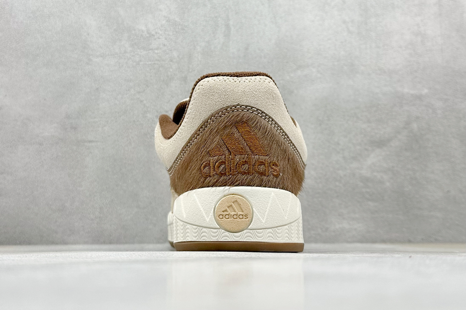 TG版 Adidas Adimatic Low 头层马毛 马蒂奇系列低帮 复古鲨鱼面包鞋运动休闲滑板板鞋 JQ2611