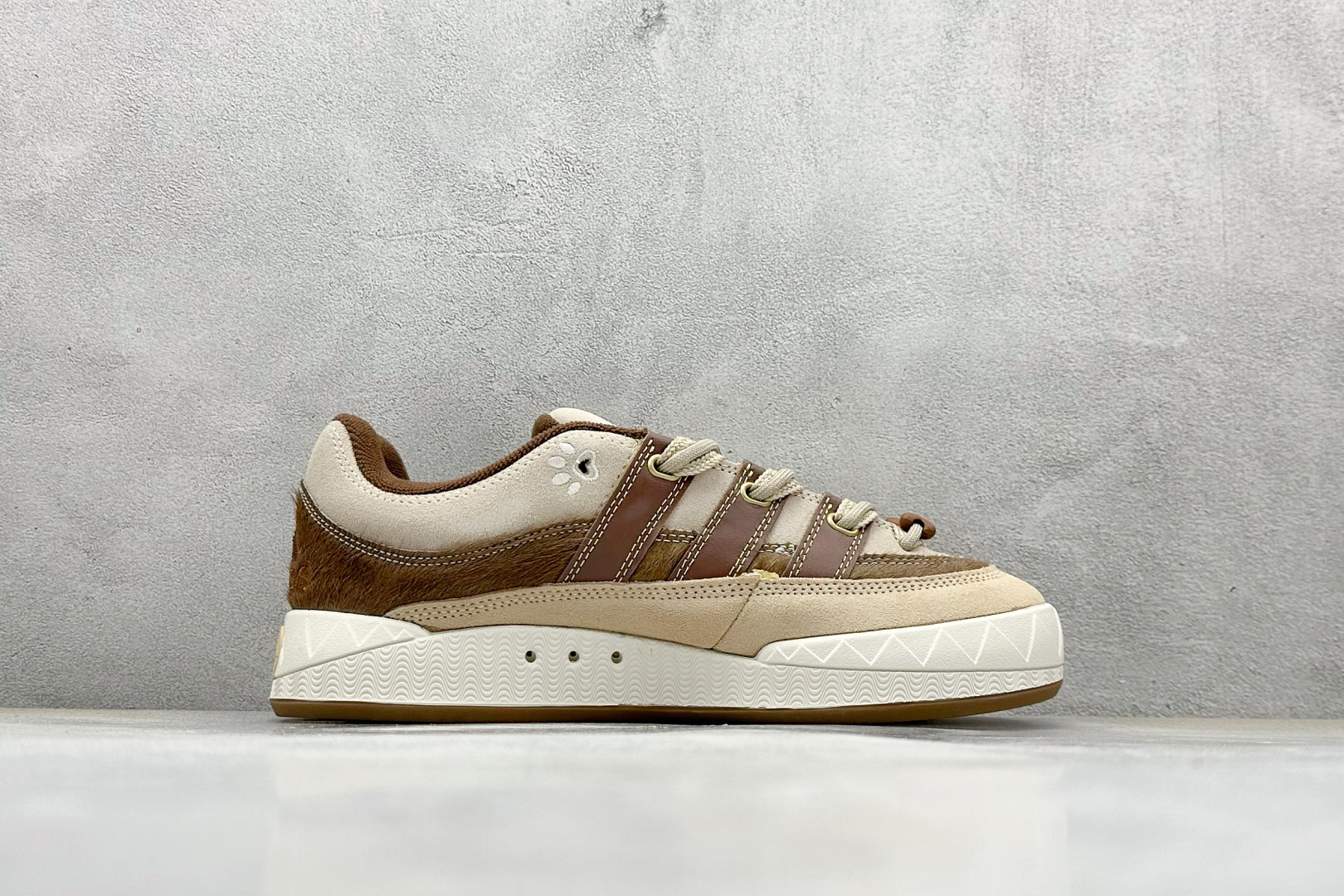 TG版 Adidas Adimatic Low 头层马毛 马蒂奇系列低帮 复古鲨鱼面包鞋运动休闲滑板板鞋 JQ2611