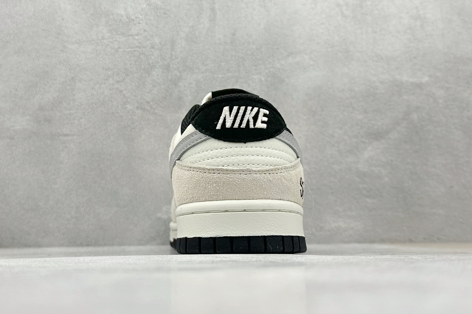 Nike SB Dunk Low x Stussy 白黑灰双钩 DJ2024-061
