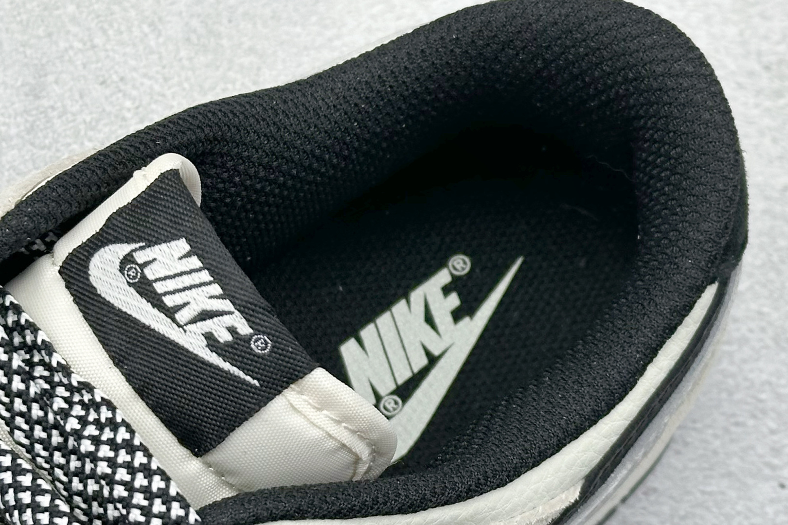 Nike SB Dunk Low x Stussy 白黑灰双钩 DJ2024-061