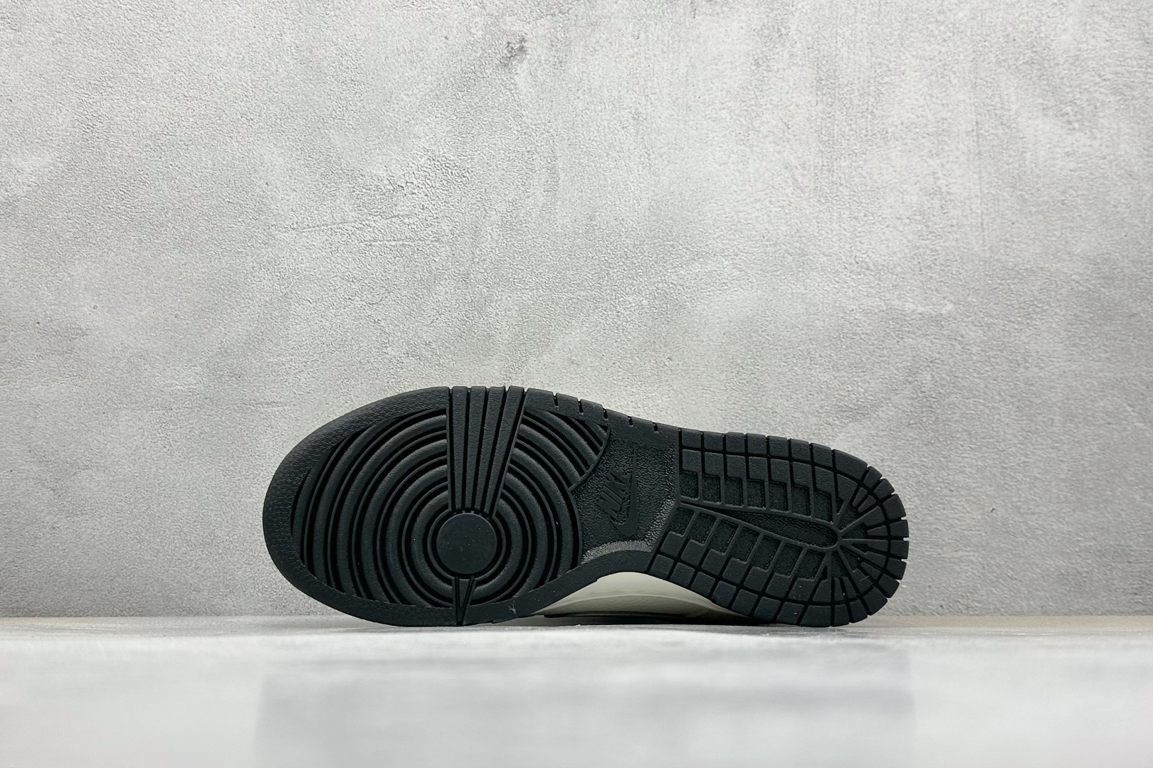 Nike SB Dunk Low x Stussy 白黑灰双钩 DJ2024-061