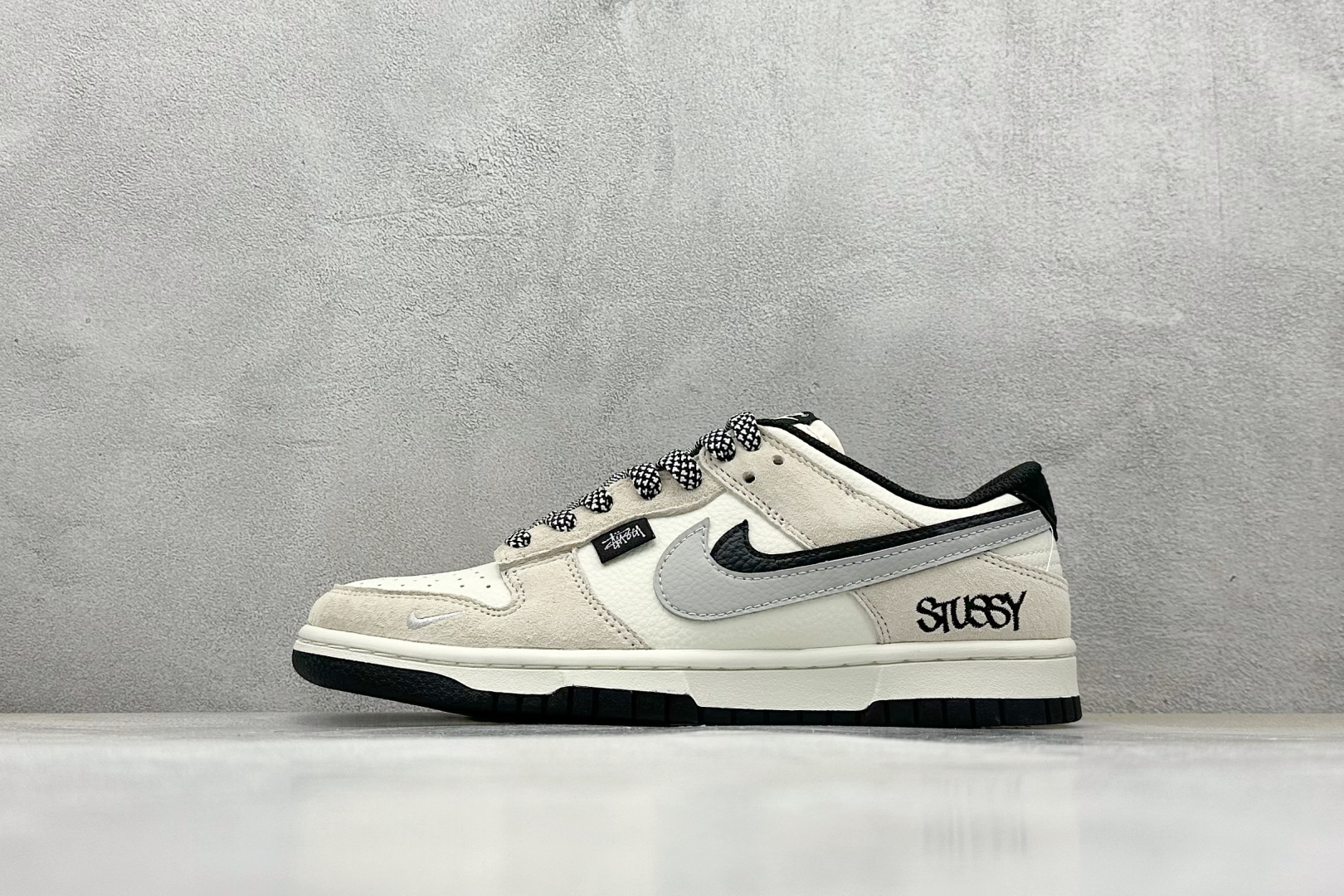 Nike SB Dunk Low x Stussy 白黑灰双钩 DJ2024-061