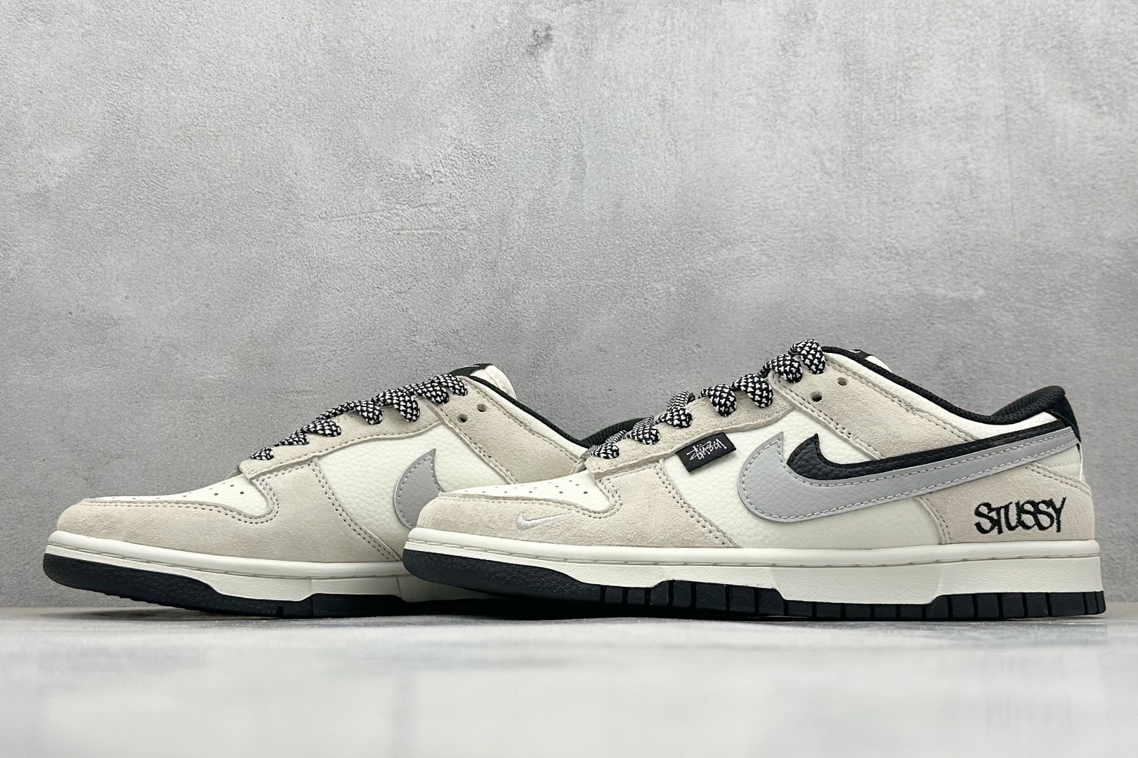 Nike SB Dunk Low x Stussy 白黑灰双钩 DJ2024-061