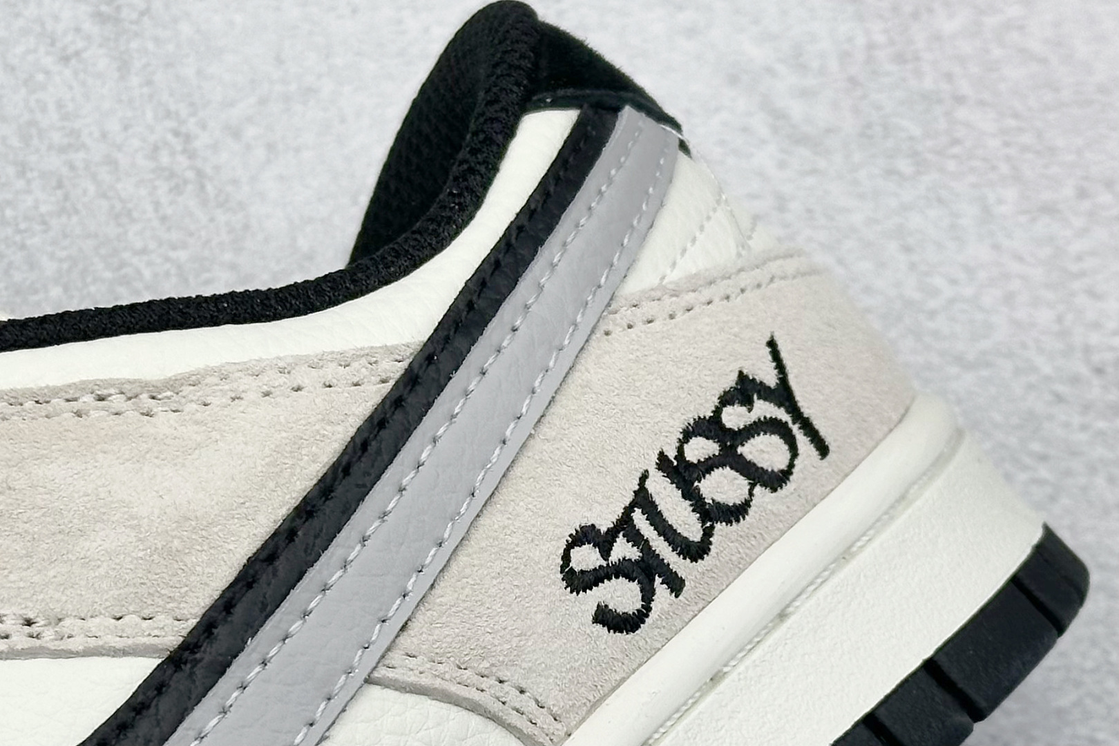 Nike SB Dunk Low x Stussy 白黑灰双钩 DJ2024-061