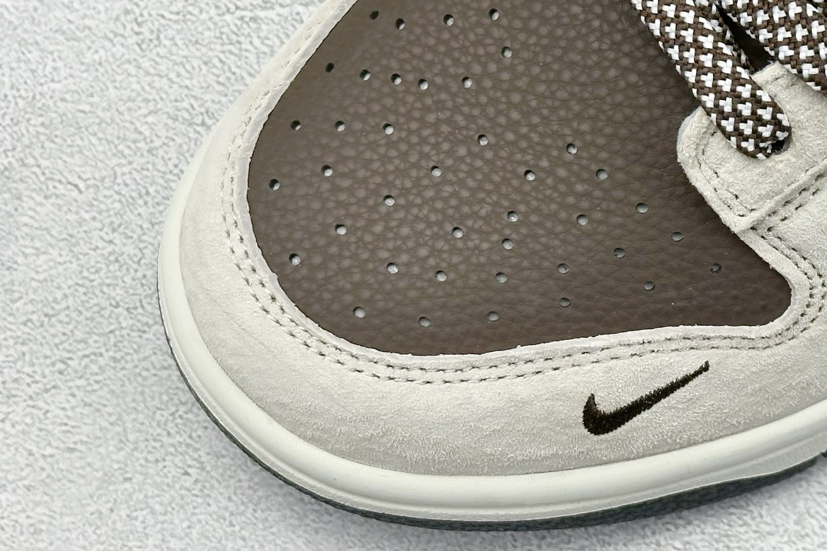 240 Nk SB Dunk Low 斯图西联名 棕荔纹字母勾 周年高端定制 低帮休闲板鞋 DJ2024-062