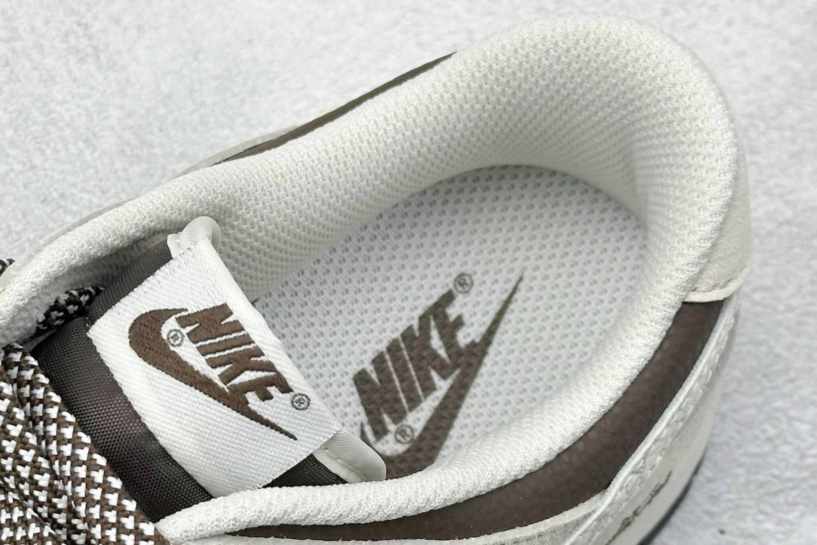 240 Nk SB Dunk Low 斯图西联名 棕荔纹字母勾 周年高端定制 低帮休闲板鞋 DJ2024-062