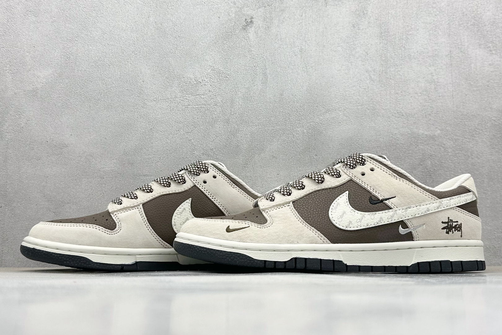 240 Nk SB Dunk Low 斯图西联名 棕荔纹字母勾 周年高端定制 低帮休闲板鞋 DJ2024-062