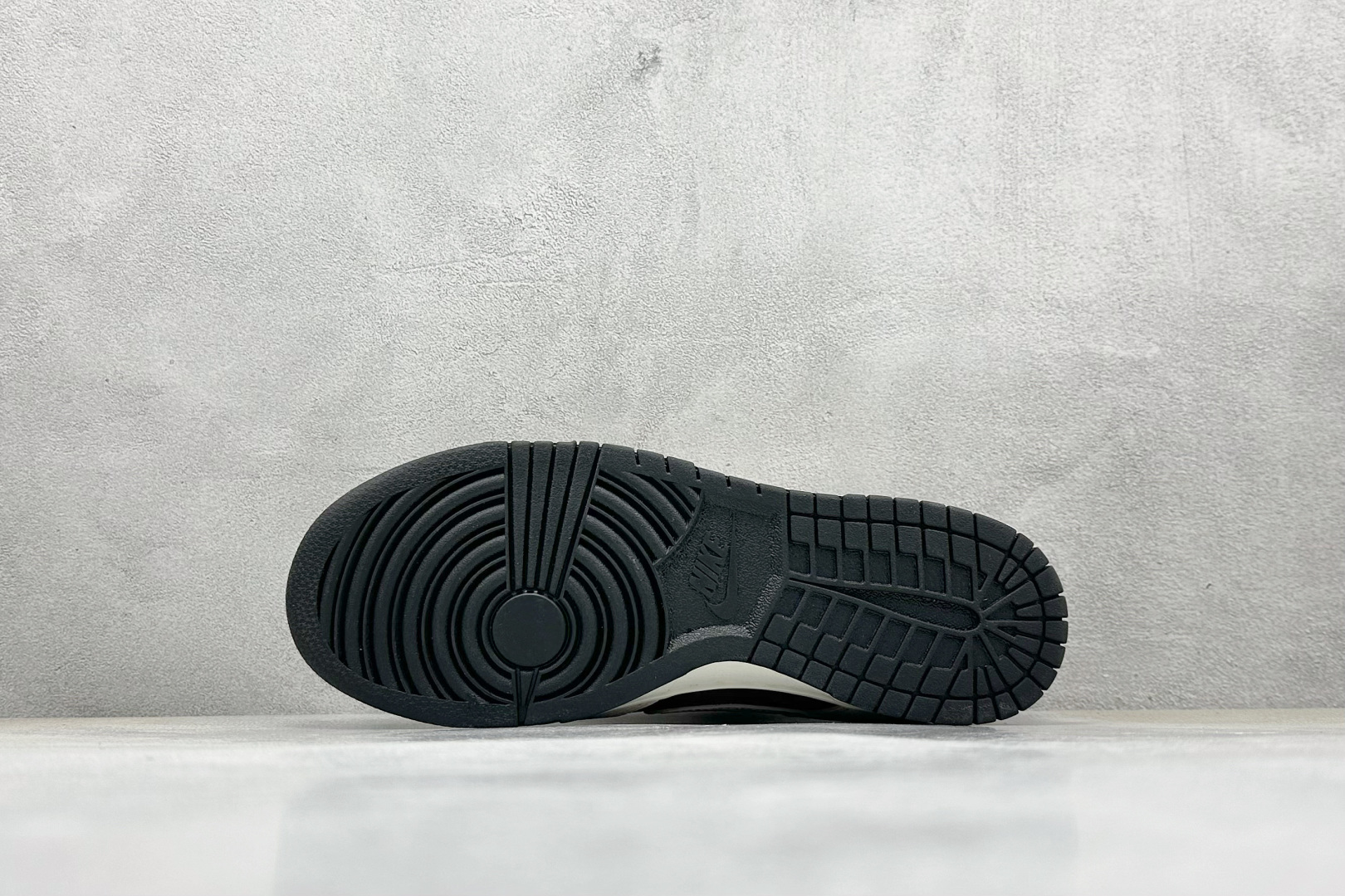 240 Nk SB Dunk Low 斯图西联名 棕荔纹字母勾 周年高端定制 低帮休闲板鞋 DJ2024-062