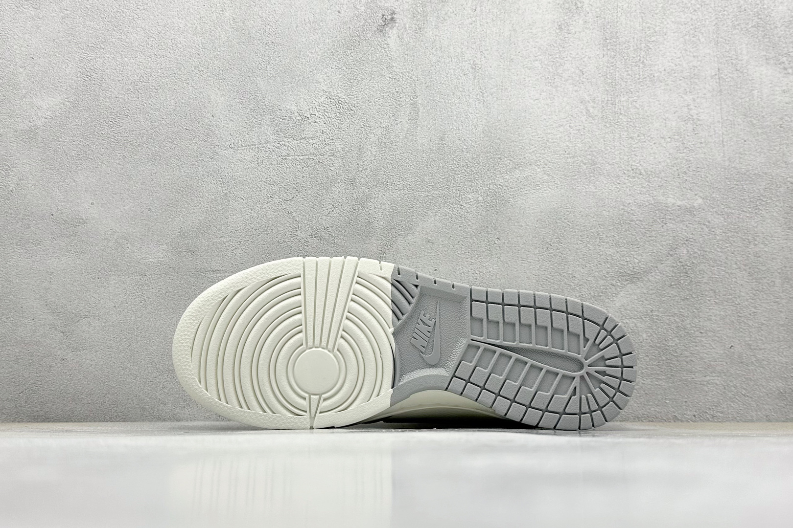 Nk SB Dunk Low 北面联名 米灰双勾双色 低帮休闲板鞋 DJ2024-067