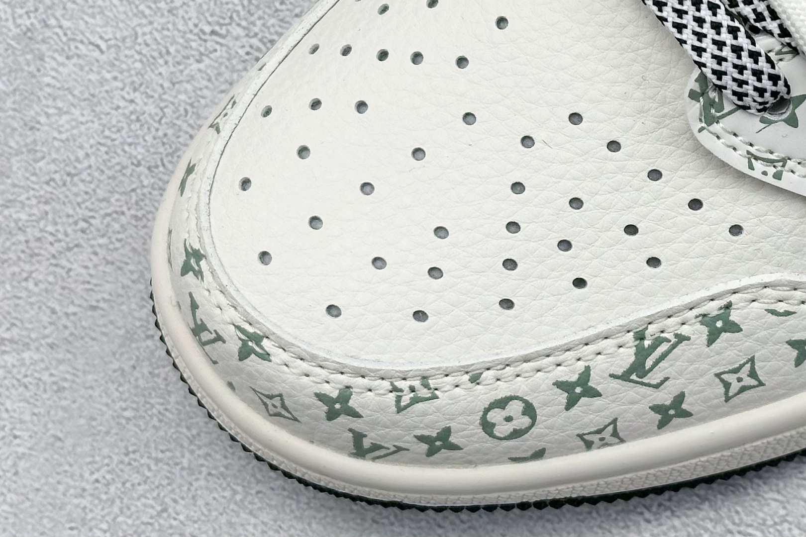 Travis Scott x Fragment Design x Air Jordan 1 Low OG SP AJ1 LV联名 黑印花抽绳 低帮文化休闲板鞋 YX5066-325