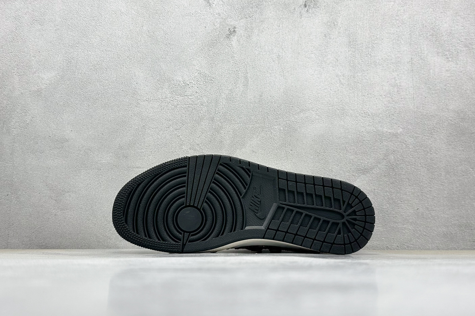 Travis Scott x Fragment Design x Air Jordan 1 Low OG SP AJ1 LV联名 黑印花抽绳 低帮文化休闲板鞋 YX5066-325