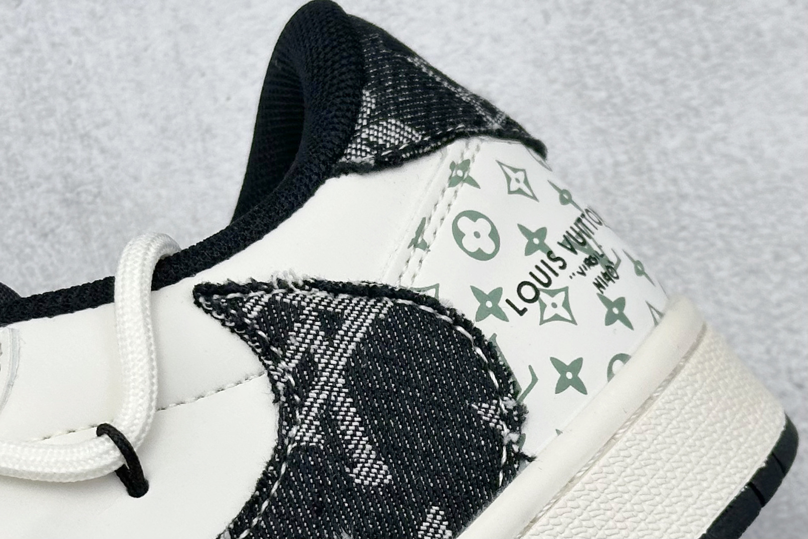 Travis Scott x Fragment Design x Air Jordan 1 Low OG SP AJ1 LV联名 黑印花抽绳 低帮文化休闲板鞋 YX5066-325