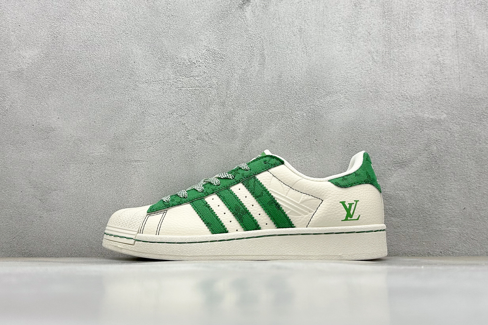 AD Originals Superstar x Louis Vuitton 白绿 XS0017