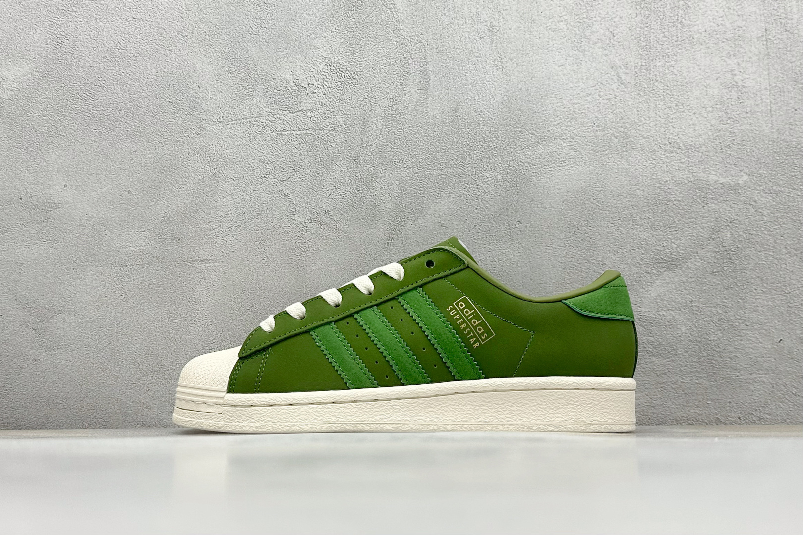 Adids Superstar 贝壳头休闲板鞋 JI0318