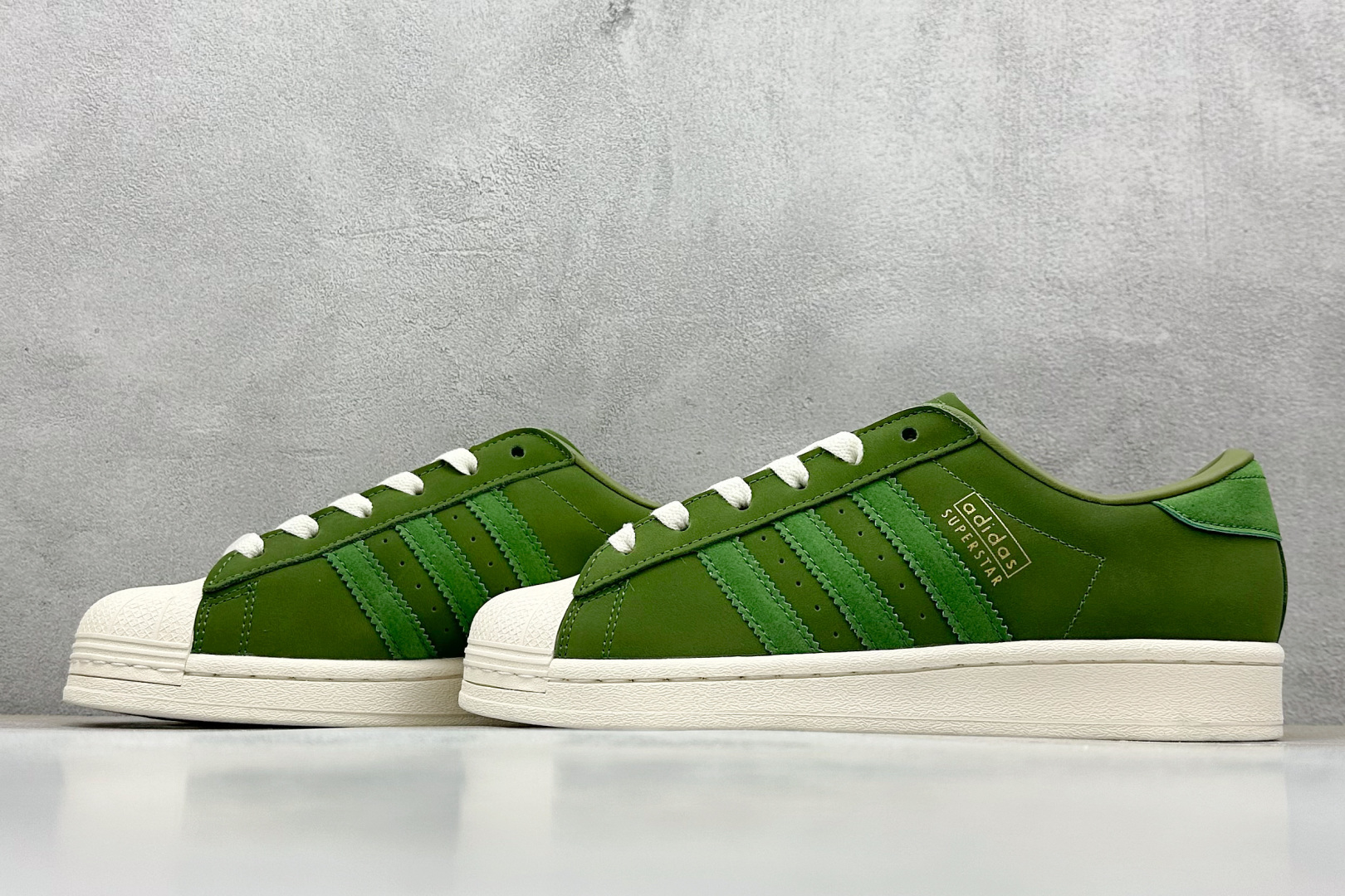 Adids Superstar 贝壳头休闲板鞋 JI0318