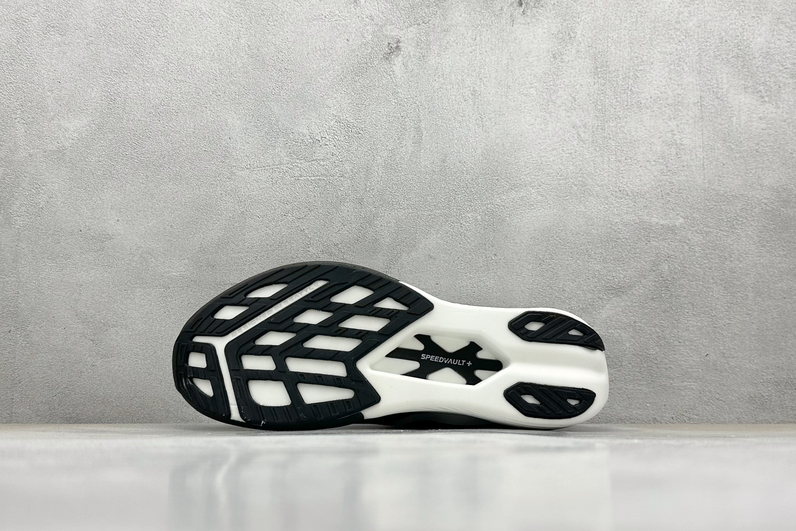 Brooks Hyperion Elite 4 布鲁克斯龙卷风4 休闲透气缓震运动鞋 100046 1D 646